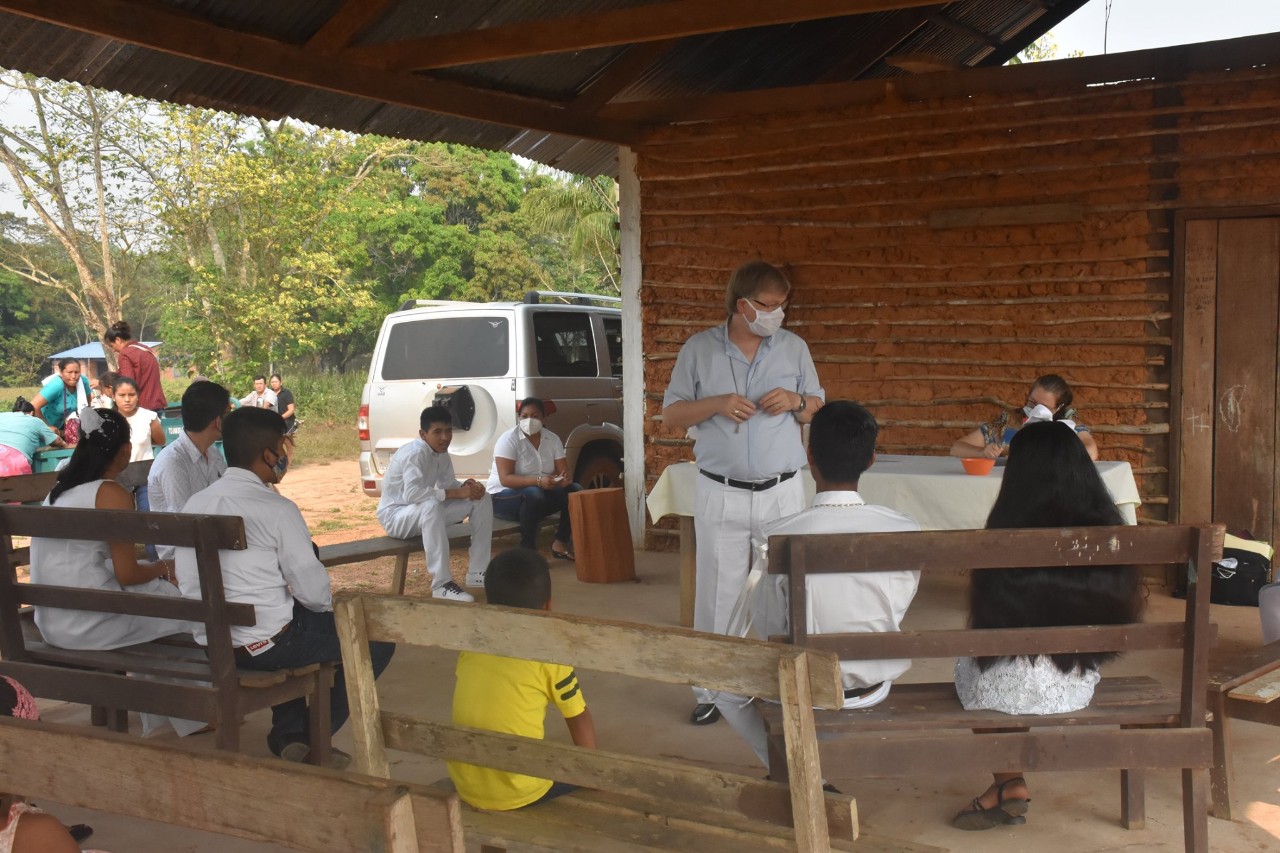 Parroquia Nuestra Señora del Carmen-vescovo-Eugenio-Cotter.jpg